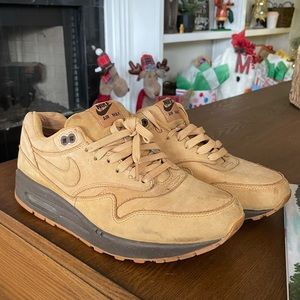 Nike Air Max Men’s 8 Women’s 10